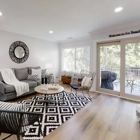 18 Courtside Villas